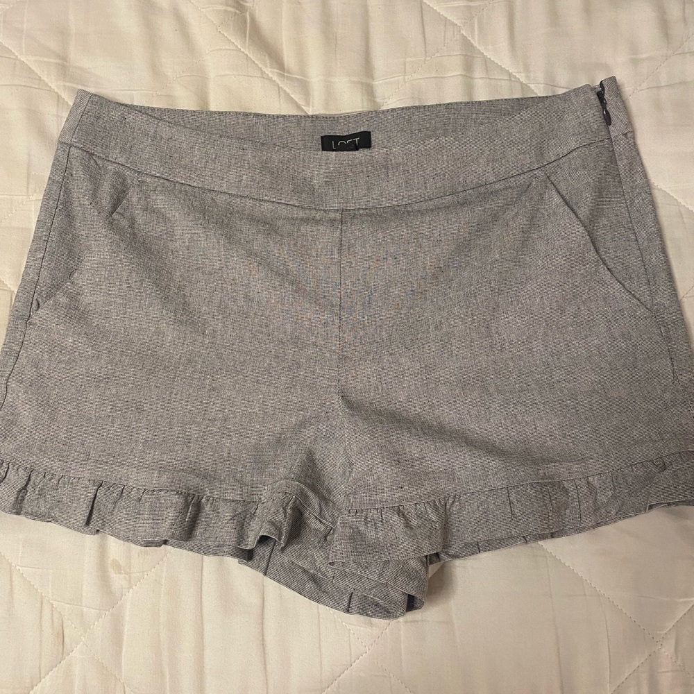 The Loft, Ruffled Shorts, size 6